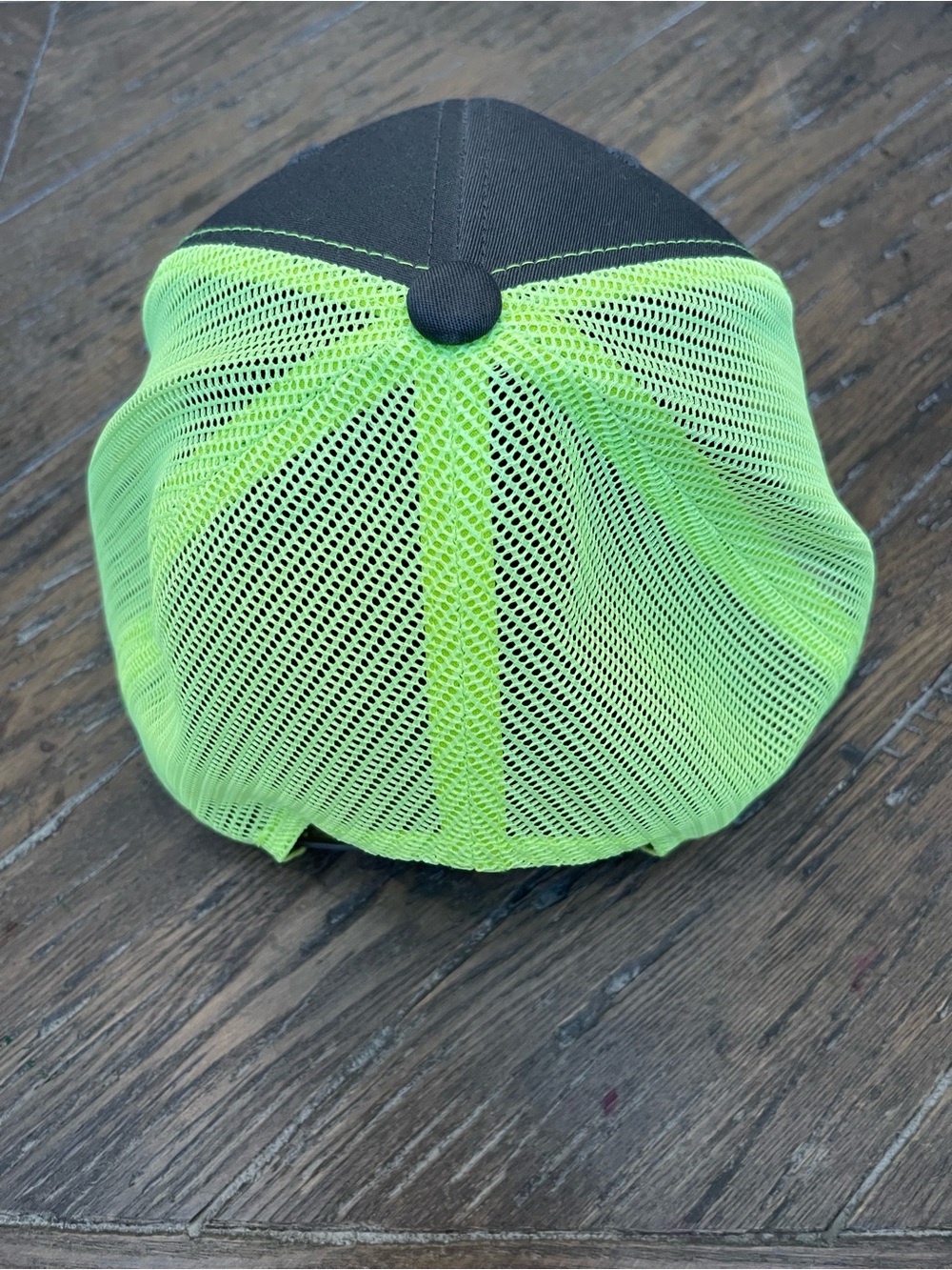 Green Tee Golf Men’s Black & Neon Green Trucker Hat - Picture 3 of 4